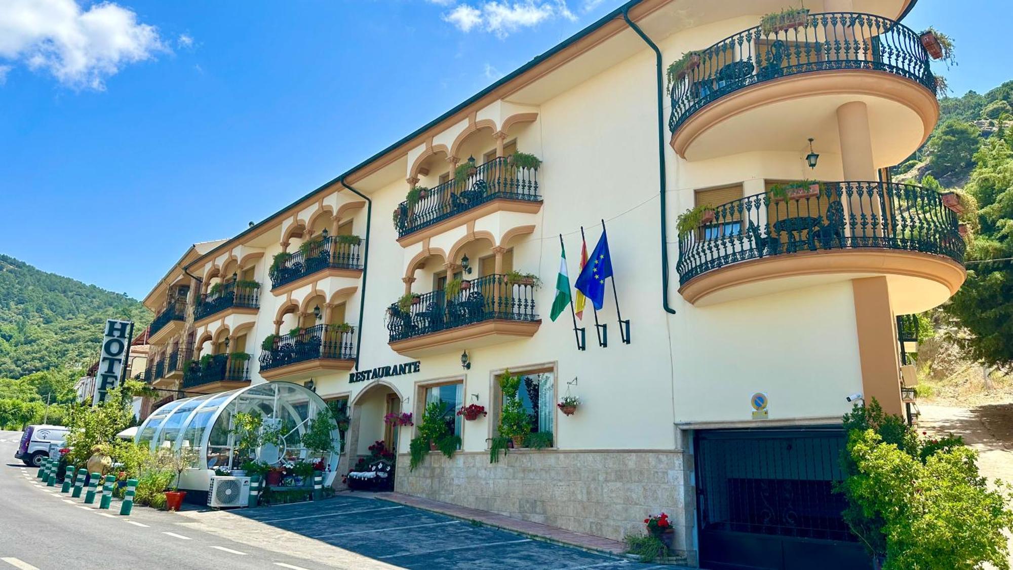 Hotel El Curro Burunchel Exteriör bild