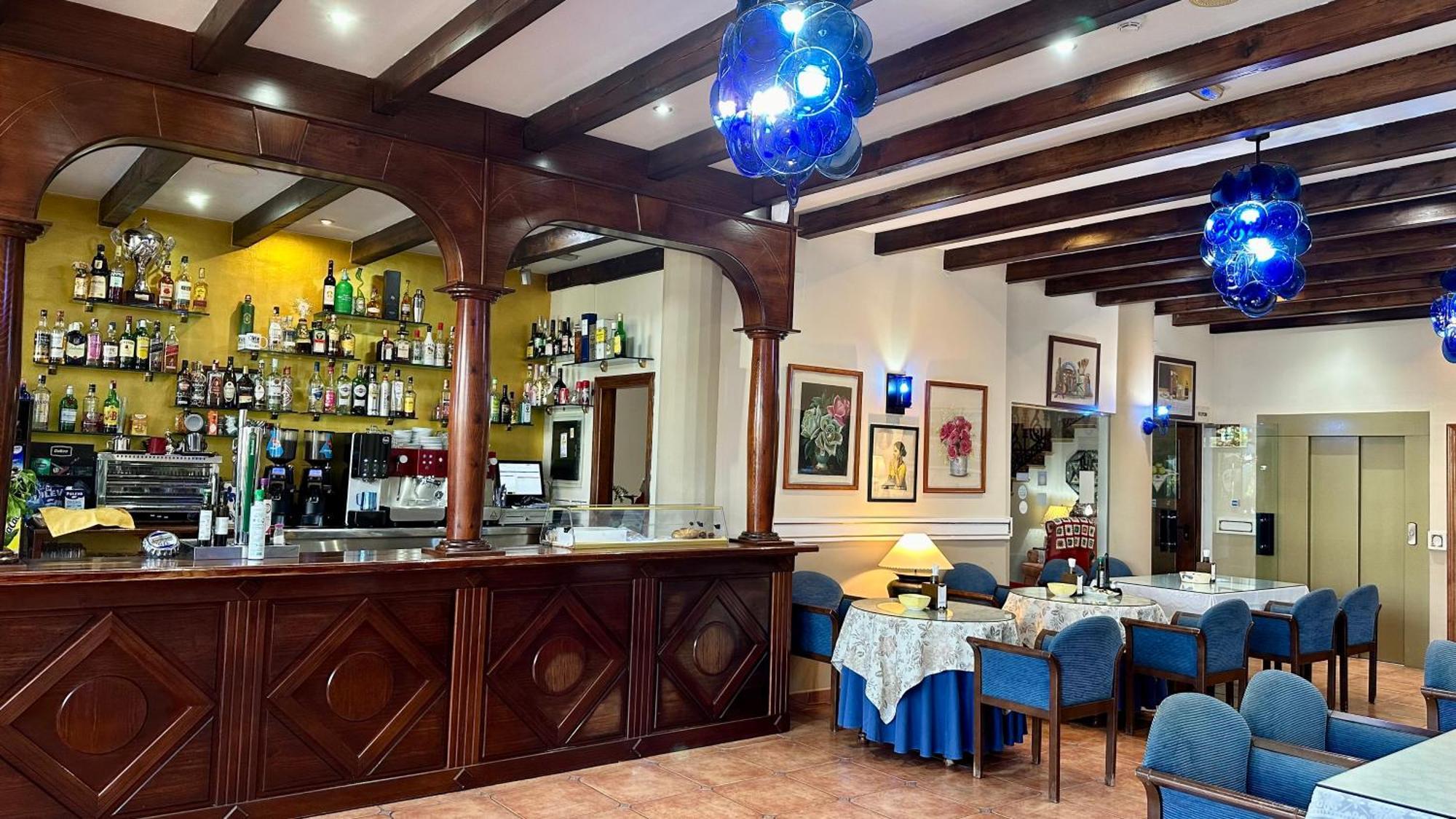 Hotel El Curro Burunchel Exteriör bild